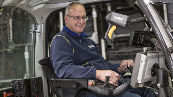 Motiviert: Peter Krause wechselte von der Reifenproduktion in die Logistik und ist heute für die Werktransporte zuständig.