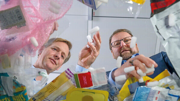 Sie setzen auf chemisches Recycling von Plastikabfall: Stefan Gräter und Andreas Kicherer (von links) vom Chemiekonzern BASF.