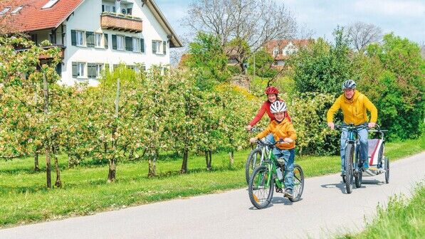 Grün, grün, grün: In Bayerns Regionen lässt es sich im Urlaub in schöner Landschaft entspannen. 