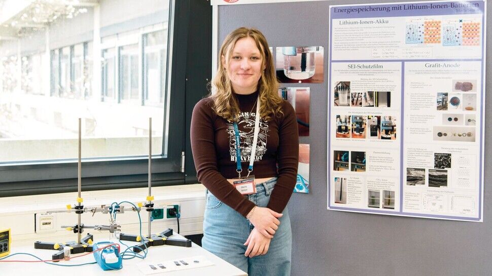 Marla Simon (17) Energiespeicherung mit Lithium-Ionen-Batterien Gesamtschule Brüggen