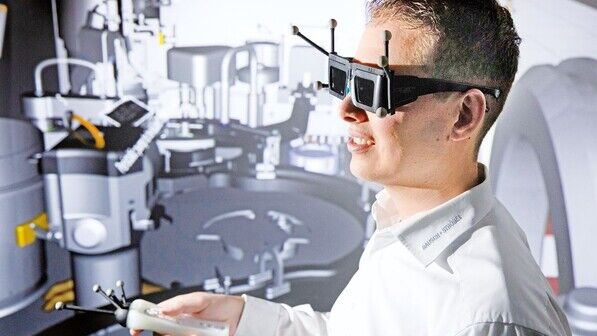 Coole Spielerei? Von wegen – hier ist ein Ingenieur bei der Arbeit: Florian Naser im „Virtual Reality Center“ von Bausch + Ströbel.