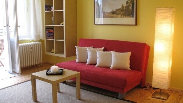 Couch, Tisch und Co. – eine möblierte Wohnung muss mit dem Nötigsten ausgestattet sein.