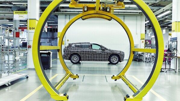 Schlanker Prozess: BMW prüft im Pilotwerk, wie die Montage­linie für den „iNEXT“ aussehen könnte.