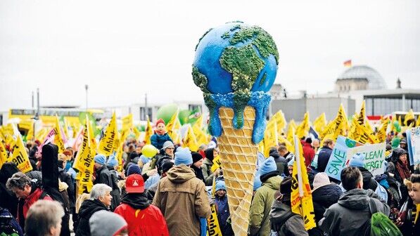 Mehr Klimaschutz! Seit Jahren fordern Demonstranten härtere Maßnahmen im Kampf gegen den Klimawandel – wie hier im November 2015 in Berlin.