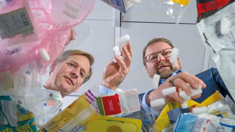 Sie setzen auf chemisches Recycling von Plastikabfall: Stefan Gräter und Andreas Kicherer (von links) vom Chemiekonzern BASF.