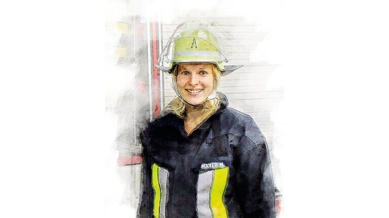 Eine von vielen Helfern: Mareike Mayer (28) arbeitet in der Qualitätssicherung bei Liebherr-Aerospace in Lindenberg (Allgäu), einem international führenden Systemlieferanten der Luftfahrt-Industrie. Und sie ist Feuerwehrfrau.