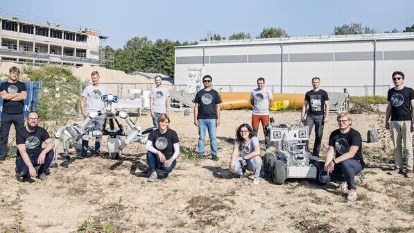 Agile Truppe: Einige Teilnehmer des Projektteams bei den gemeinsamen Tests am DFKI in Bremen.