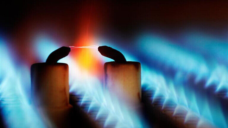 Funke am Gasherd: Obwohl die Strom- und Gaspreise wieder sinken, lohnt sich Energiesparen. 