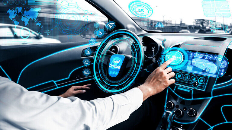Modernste Technologien revolutionieren das Autofahren: Autonom gesteuerte Fahrzeuge sind keine Zukunftsmusik mehr und eröffnen auch kleinen und mittleren Unternehmen große Chancen.
