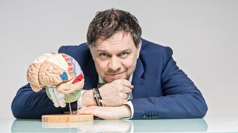 Gelehrter und Gehirn: Neurowissenschaftler Professor Volker Busch weiß, was sich in unserem Oberstübchen abspielt.