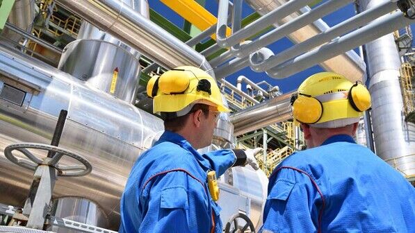 Chemieanlage: Die Branche muss gewaltige Investitionen stemmen – auch, damit die Arbeitsplätze sicher bleiben