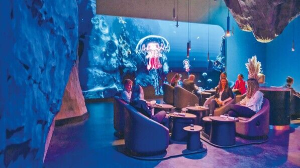 Genusswelt unter dem Meer: Bei der Dining Experience Eatrenalin reisen die Gäste unter anderem durch den Ozean.
