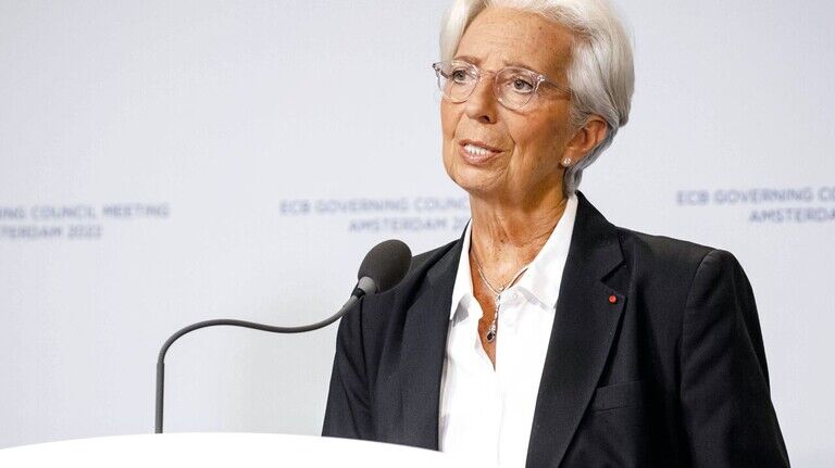 Juni 2022: EZB-Chefin Christine Lagarde verkündet das Ende der Null-Zins-Politik.