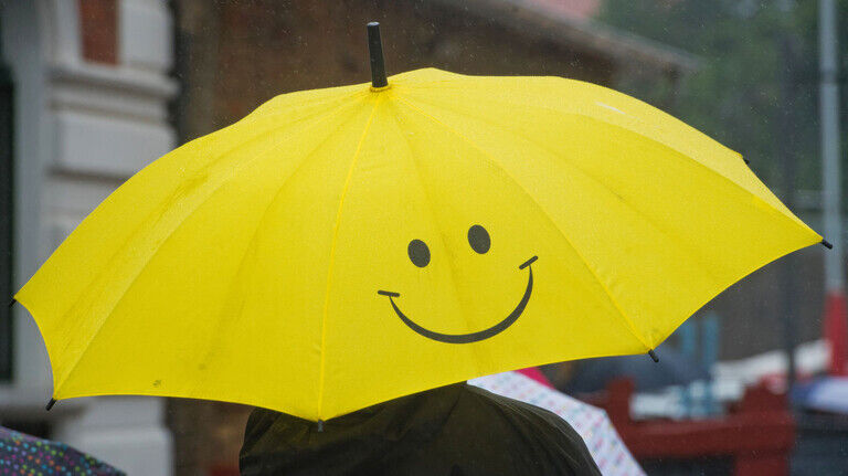 Lächel doch mal: Eine positive Grundhaltung hilft, psychisch stark zu bleiben.
