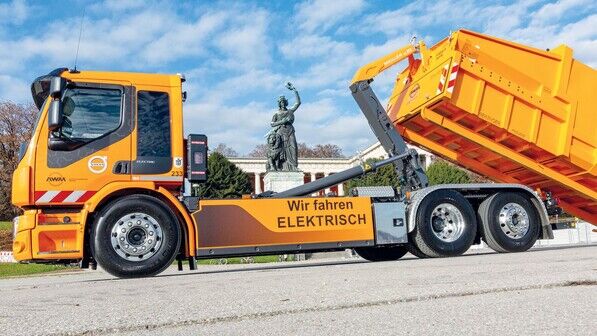 Stark: Der elektrische Abrollkipper in München ist der erste seiner Art in Bayern.
