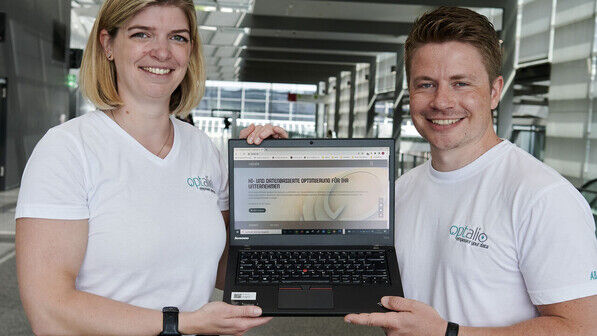 Begeisterte IT-ler: Laura Huver und Alexander Brehm von Optalio.