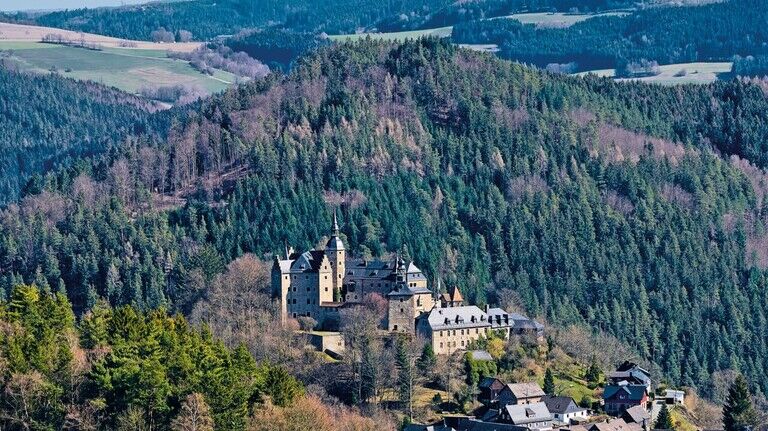 Malerisch: Burg Lauenstein liegt ganz im Norden Bayerns, abgeschieden im Frankenwald.