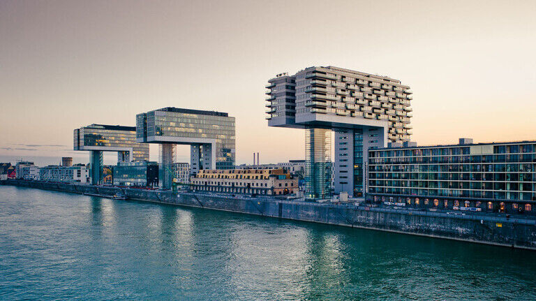 Der Kölner Rheinauhafen: Ein Start-Up in der Domstadt sieht hier einen guten Standort für ein innovatives Energiekonzept.