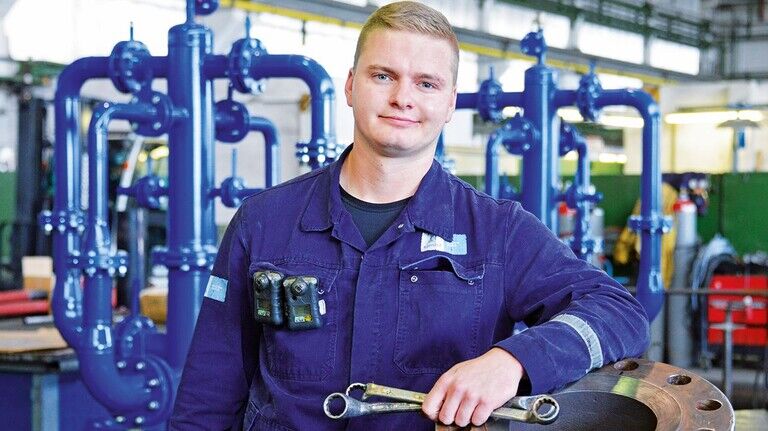Spaß an der Arbeit: Matthias Winter hat sich für einen handwerklichen Beruf entschieden und ist jetzt Spezialist für Pumpen.