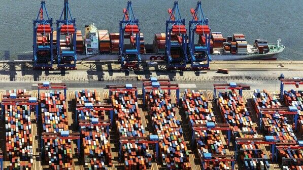 Container ohne Ende: Der Hamburger Hafen ist ein wichtiger Umschlagplatz.