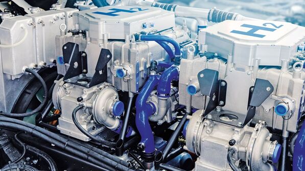 Statt Abgas kommt nur Wasser aus dem Auspuff: Ein Lkw-Wasserstoffmotor mit Brennstoffzelle.