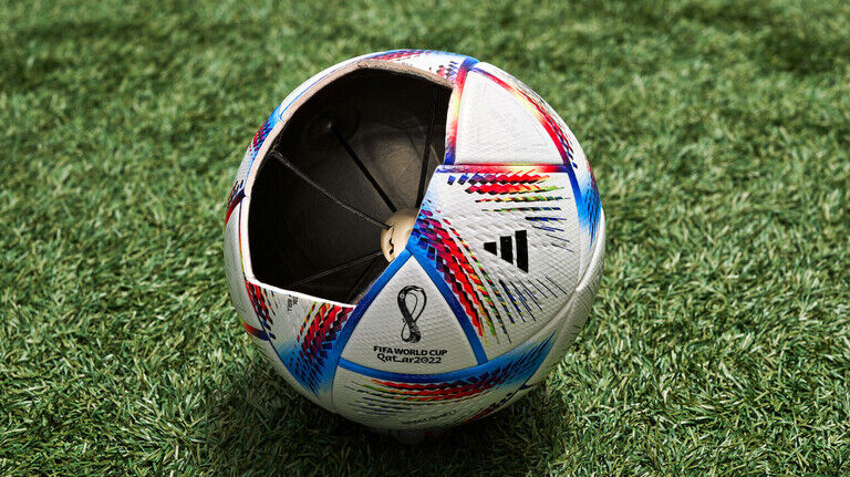 Smartes Spielgerät: Der WM-Ball „Al Rihla“ hat eingebaute Trägheitssensoren.