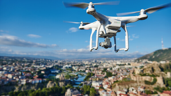 Im Anflug: Für Drohnen gelten schärfere Regeln für Registrierung oder auch Überflugrechte. 