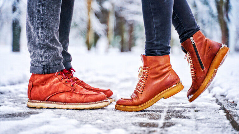Gut gepflegte Schuhe halten Füße trocken - auch bei Regen und Schnee