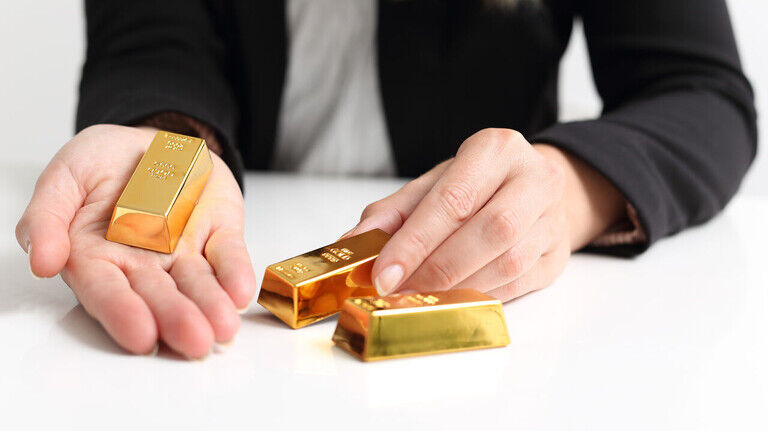 Handfeste Anlage: Wer in physisches Gold investieren will, hat die Wahl zwischen Barren und Münzen.