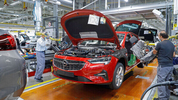 Produktion bei Opel: Die Automobilhersteller und ihre Zulieferer stehen derzeit ganz besonders unter Druck.