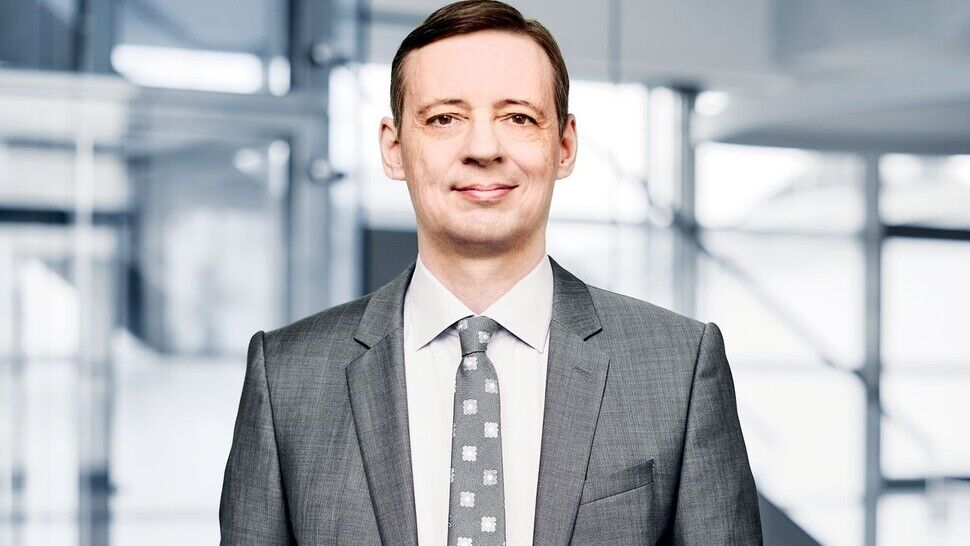 Carlo Lazzarini, Vorstandssprecher der Progress-Werk Oberkirch AG. Das Unternehmen ist mit insgesamt 3.200 Mitarbeitern Partner der weltweiten Automobil-Industrie und liefert Metallkomponenten und Subsysteme in Leichtbauweise.